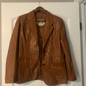 Vintage Bermans leather jacket

Size 14

I think womens could be worn either.